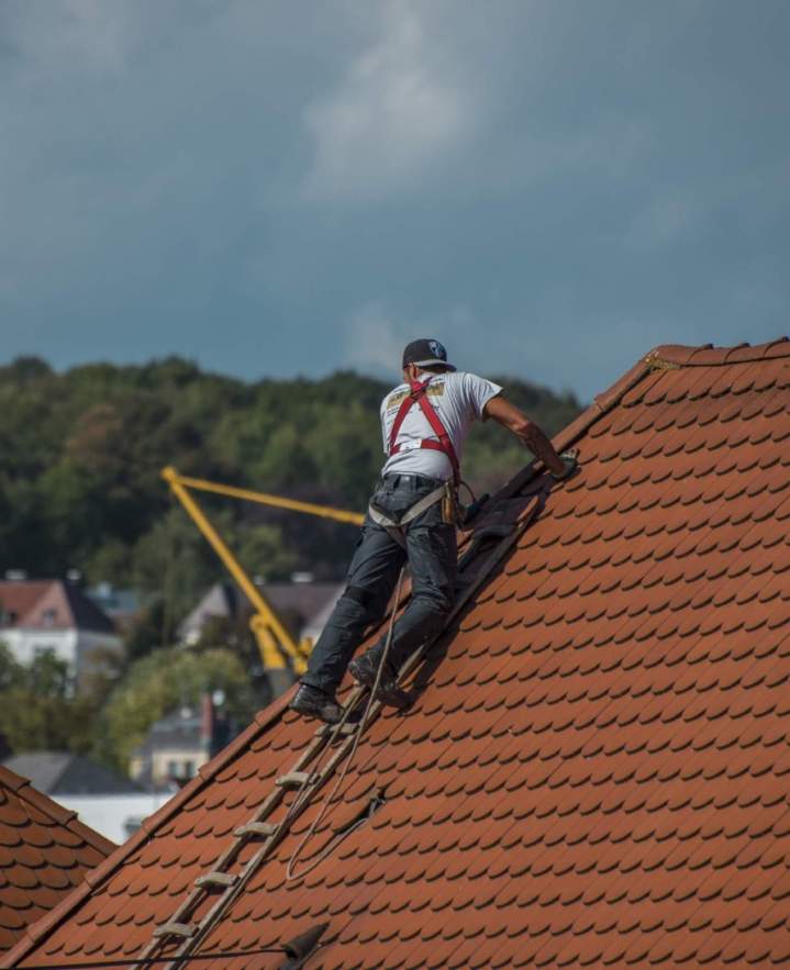 Confiez vos travaux de toiture à nos artisans qualifiés.